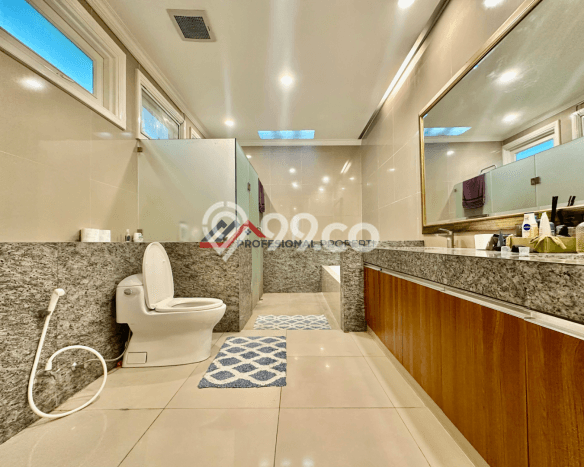 Hunian Elit LB 1000m2 Siap Pakai Desain Elegan di Kemang, Jakarta Selatan Hunian Elit LB 1000m2 Siap Pakai Desain Elegan di Kemang, Jakarta Selatan