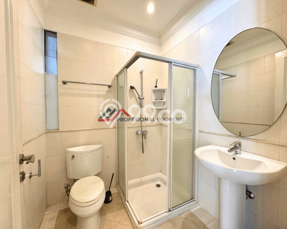 Disewakan! Rumah 3 Kamar Tidur &
3 Kamar Mandi di Kemang, Jakarta Selatan Disewakan! Rumah 3 Kamar Tidur &
3 Kamar Mandi di Kemang, Jakarta Selatan