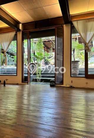 Ready to Use! Premium House LT 1343m2 Desain Elegan di Kemang Ready to Use! Premium House LT 1343m2 Desain Elegan di Kemang