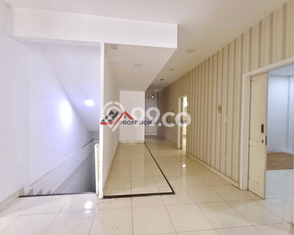 Unit Komersial disewakan di Kebayoran Baru Jakarta Selatan dengan LT 315m2 / LB 750m2 Unit Komersial disewakan di Kebayoran Baru Jakarta Selatan dengan LT 315m2 / LB 750m2