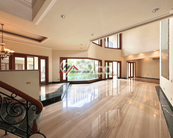 Rumah Elit Modern Tanpa Renovasi di Pondok Indah Jakarta Selatan Rumah Elit Modern Tanpa Renovasi di Pondok Indah Jakarta Selatan