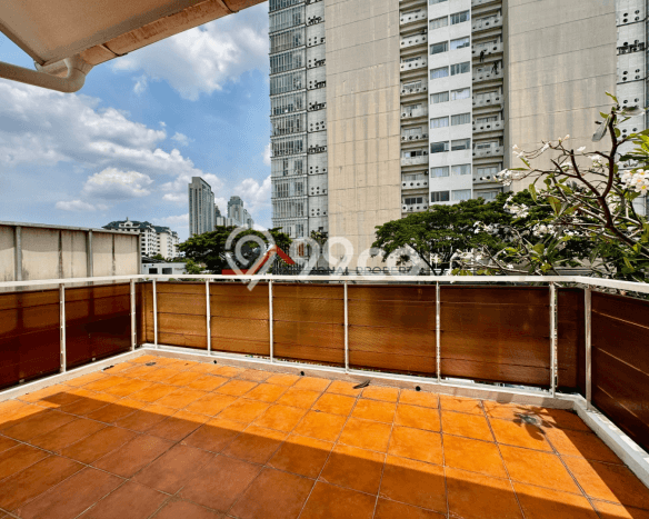 For Sale! Luxury House LT 205m2 Desain Elegan di Kemang For Sale! Luxury House LT 205m2 Desain Elegan di Kemang