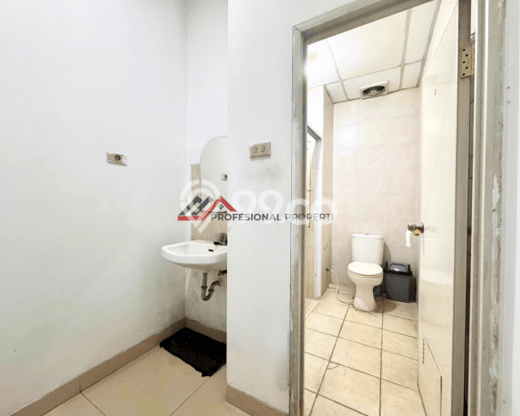 Ruko Premium di , Luas 294m2m², Lokasi Jalan Utama Ruko Premium di , Luas 294m2m², Lokasi Jalan Utama