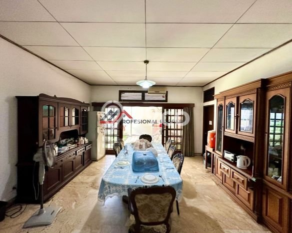 Ready to Use! Premium House LT 504m2 Desain Elegan di Kuningan Ready to Use! Premium House LT 504m2 Desain Elegan di Kuningan