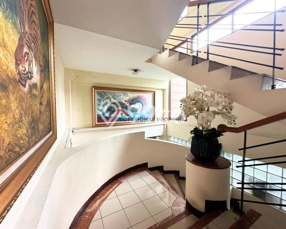 Untuk Dijual Komersial di Kebayoran Baru Jakarta Selatan LT 552m2 / LB 614m2 Untuk Dijual Komersial di Kebayoran Baru Jakarta Selatan LT 552m2 / LB 614m2