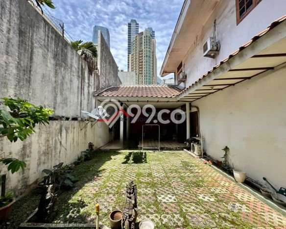 Ready to Use! Premium House LT 504m2 Desain Elegan di Kuningan Ready to Use! Premium House LT 504m2 Desain Elegan di Kuningan