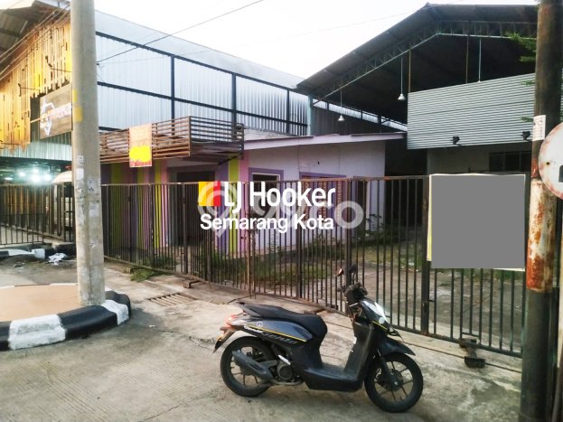 Ruko di Semarang Barat, Luas 320m², Pusat Komersial Ruko di Semarang Barat, Luas 320m², Pusat Komersial