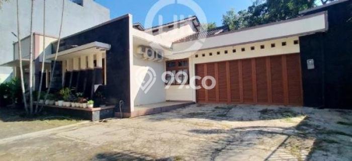 Rumah di Gajah Mungkur, Semarang, LT 850m2m² LB 325m2m² Rumah di Gajah Mungkur, Semarang, LT 850m2m² LB 325m2m²