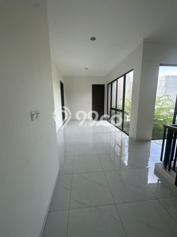 Lokasi strategis! Rumah siap pakai dikontrakkan di Cikupa LB 192m2 Lokasi strategis! Rumah siap pakai dikontrakkan di Cikupa LB 192m2