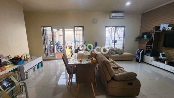 Rumah Luas Asri 3 KT Siap Pakai di Suvarna Sutera Tangerang Rumah Luas Asri 3 KT Siap Pakai di Suvarna Sutera Tangerang