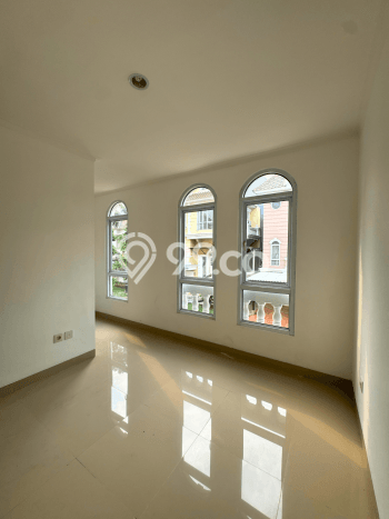 Rumah Elit Modern Tanpa Renovasi di Gading Serpong Tangerang Rumah Elit Modern Tanpa Renovasi di Gading Serpong Tangerang