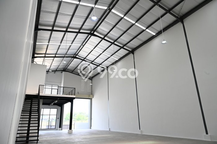 Lokasi Strategis! Dijual Gudang Bisnis di Legok, Tangerang Kondisi Bagus Lokasi Strategis! Dijual Gudang Bisnis di Legok, Tangerang Kondisi Bagus