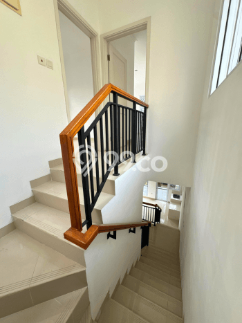 Rumah Elit Modern Tanpa Renovasi di Gading Serpong Tangerang Rumah Elit Modern Tanpa Renovasi di Gading Serpong Tangerang