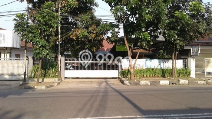 For Sale! Luxury House LT 380m2 Desain Elegan di Moch Toha For Sale! Luxury House LT 380m2 Desain Elegan di Moch Toha