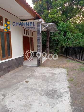 Rumah Strategis Minimalis Lb 192m2 di BSD, Tangerang Selatan Rumah Strategis Minimalis Lb 192m2 di BSD, Tangerang Selatan
