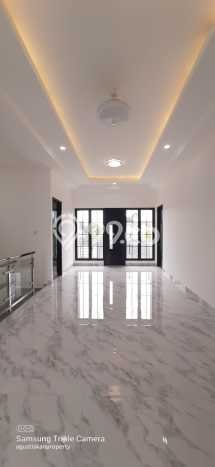Rumah Elit Modern Siap Huni di BSD Griya Loka Tangerang Rumah Elit Modern Siap Huni di BSD Griya Loka Tangerang