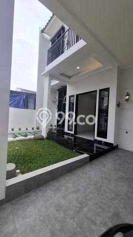 Siap Huni Hunian Elit 4 Kamar di BSD Dekat ke Mana Pun Siap Huni Hunian Elit 4 Kamar di BSD Dekat ke Mana Pun