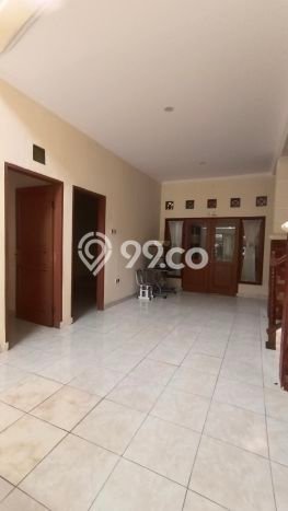 Disewakan Rumah Murah di BSD Tangerang dengan 4 Kamar Tidur Disewakan Rumah Murah di BSD Tangerang dengan 4 Kamar Tidur