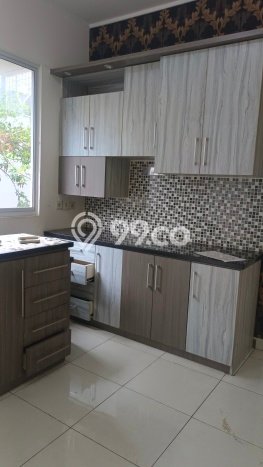 Disewakan Hunian Konsep Minimalis di Serpong Tangerang Selatan dengan 4 Kamar Disewakan Hunian Konsep Minimalis di Serpong Tangerang Selatan dengan 4 Kamar