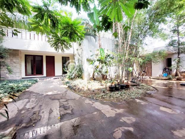 Rumah Mewah Siap Huni LT 1400m2 di Cinere, Depok Rumah Mewah Siap Huni LT 1400m2 di Cinere, Depok