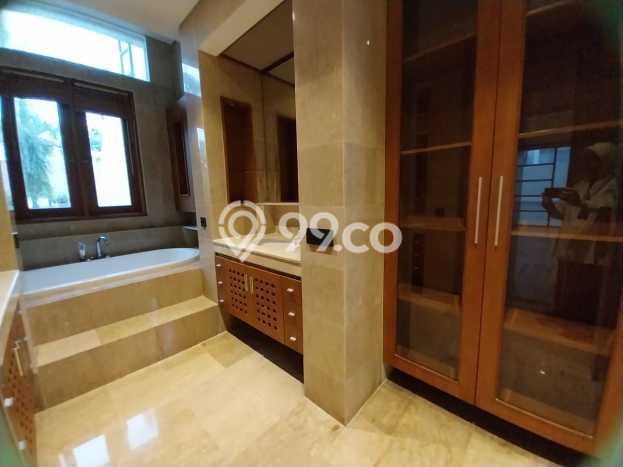 For Sale! Luxury House LT 468m2 Desain Modern di Kemang For Sale! Luxury House LT 468m2 Desain Modern di Kemang