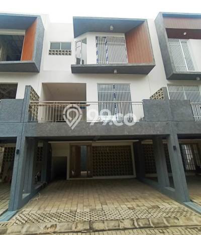 For Sale Rumah 3 Kamar Lokasi Strategis Bagus dan Strategis di Cinere For Sale Rumah 3 Kamar Lokasi Strategis Bagus dan Strategis di Cinere