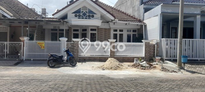 Lokasi strategis! Rumah siap pakai disewakan di Way Halim LB 200m2 Lokasi strategis! Rumah siap pakai disewakan di Way Halim LB 200m2