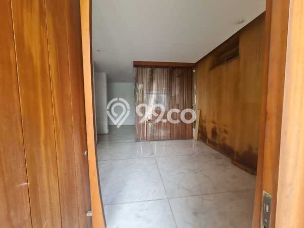 Jual Rumah Luas Elegan Dengan View Cantik di Intercon, Jakarta Barat Jual Rumah Luas Elegan Dengan View Cantik di Intercon, Jakarta Barat