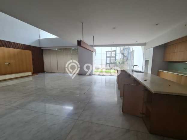 Jual Rumah Luas Elegan Dengan View Cantik di Intercon, Jakarta Barat Jual Rumah Luas Elegan Dengan View Cantik di Intercon, Jakarta Barat
