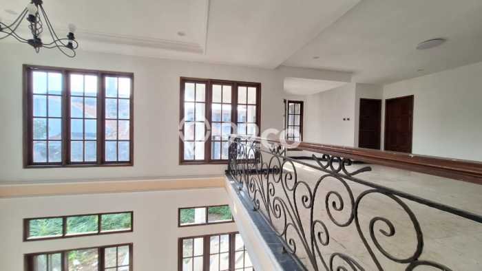 Rumah Mewah LB 390m2 Siap Pakai Desain Elegan di Banjar Wijaya, Tangerang Rumah Mewah LB 390m2 Siap Pakai Desain Elegan di Banjar Wijaya, Tangerang