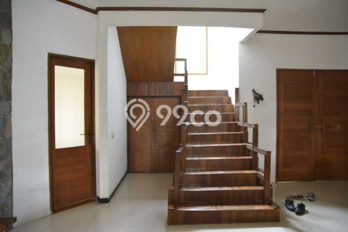 Rumah Luxury Modern Tanpa Renovasi di Villa Melati Mas Tangerang Selatan Rumah Luxury Modern Tanpa Renovasi di Villa Melati Mas Tangerang Selatan