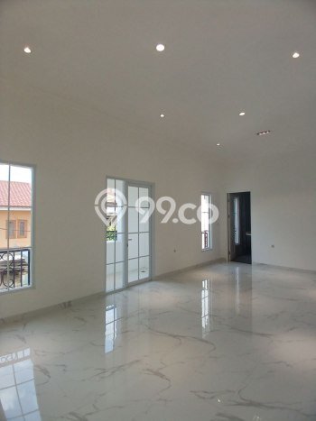 Ready to Use! Luxury House LT 200m2 Desain Modern di Joglo Ready to Use! Luxury House LT 200m2 Desain Modern di Joglo