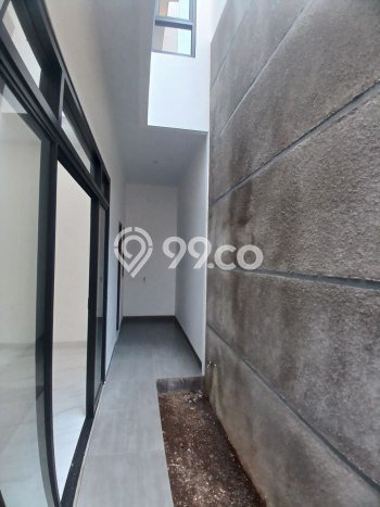 Rumah Elit Modern Tanpa Renovasi di Villa Meruya Jakarta Barat Rumah Elit Modern Tanpa Renovasi di Villa Meruya Jakarta Barat