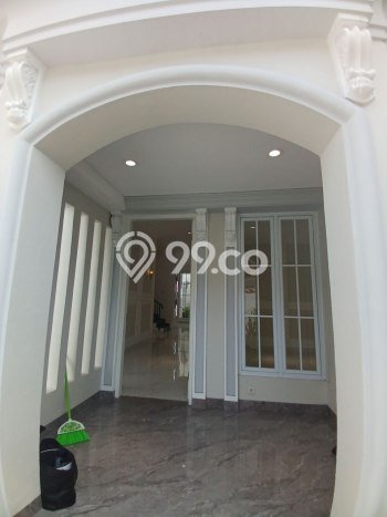 Ready to Use! Luxury House LT 200m2 Desain Modern di Joglo Ready to Use! Luxury House LT 200m2 Desain Modern di Joglo
