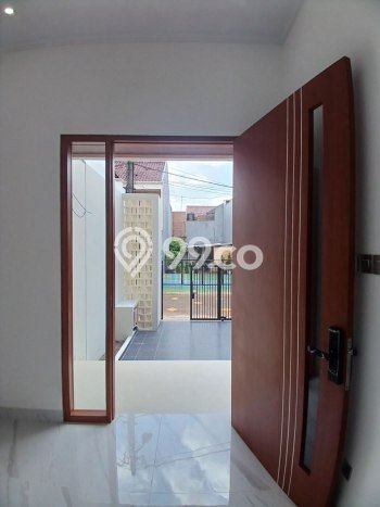 Rumah Elit Modern Tanpa Renovasi di Villa Meruya Jakarta Barat Rumah Elit Modern Tanpa Renovasi di Villa Meruya Jakarta Barat
