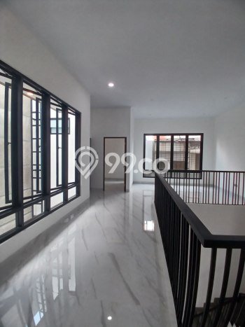 Rumah Elit Modern Tanpa Renovasi di Villa Meruya Jakarta Barat Rumah Elit Modern Tanpa Renovasi di Villa Meruya Jakarta Barat