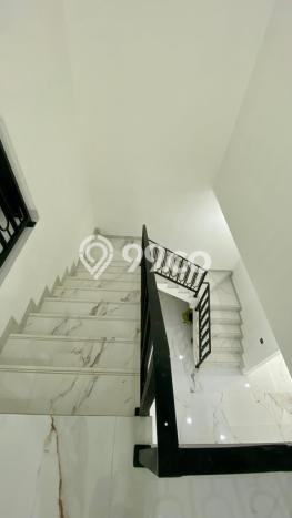 Hunian Mewah LB 363m2 Siap Huni Desain Elegan di Bintaro, Tangerang Selatan Hunian Mewah LB 363m2 Siap Huni Desain Elegan di Bintaro, Tangerang Selatan