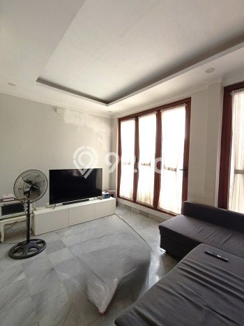 Hunian Berkelas 4 KT 2 KM di Kompleks Cluster Bintaro, Tangerang Selatan Hunian Berkelas 4 KT 2 KM di Kompleks Cluster Bintaro, Tangerang Selatan