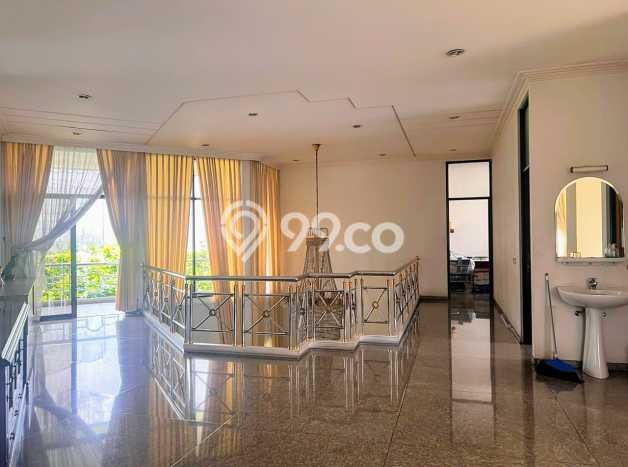 Jual Rumah Mewah Elegan Dengan View Eksklusif di Puri Indah, Jakarta Barat Jual Rumah Mewah Elegan Dengan View Eksklusif di Puri Indah, Jakarta Barat