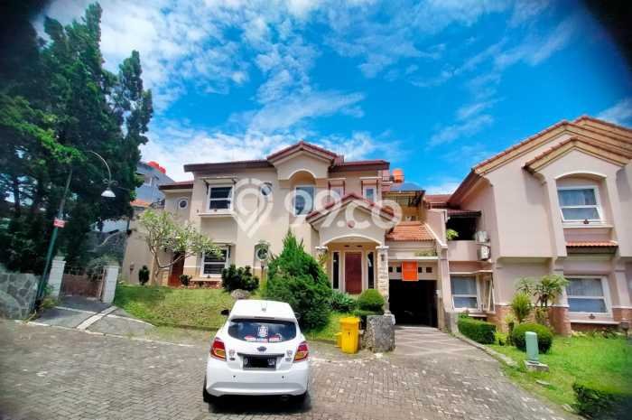 Rumah Luxury Modern Tanpa Renovasi di Tubagus Ismail Bandung Rumah Luxury Modern Tanpa Renovasi di Tubagus Ismail Bandung
