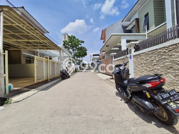 For Sale Rumah 4 Kamar Lokasi Ideal Bagus dan Strategis di Arcamanik For Sale Rumah 4 Kamar Lokasi Ideal Bagus dan Strategis di Arcamanik