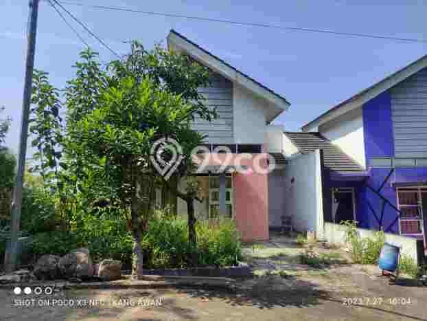 Rumah Minimalis 4 Kamar Terawat di Cilengkrang, Dekat Pusat Perbelanjaan, Bandung Rumah Minimalis 4 Kamar Terawat di Cilengkrang, Dekat Pusat Perbelanjaan, Bandung
