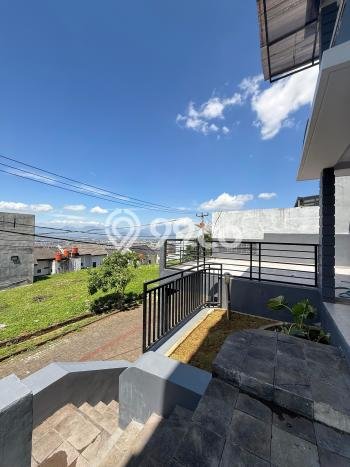 Hunian Cantik Modern Lb 200m2 di Cilengkrang, Bandung Hunian Cantik Modern Lb 200m2 di Cilengkrang, Bandung