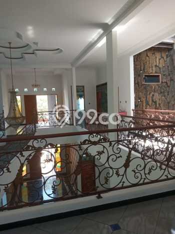 Rumah Strategis 5 Kamar Tidur dan 4 Kamar Mandi di Buah Batu, Dekat Pusat Kota, Bandung Rumah Strategis 5 Kamar Tidur dan 4 Kamar Mandi di Buah Batu, Dekat Pusat Kota, Bandung