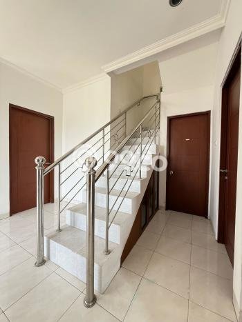 Hunian Cantik Modern Lb 200m2 di Cilengkrang, Bandung Hunian Cantik Modern Lb 200m2 di Cilengkrang, Bandung