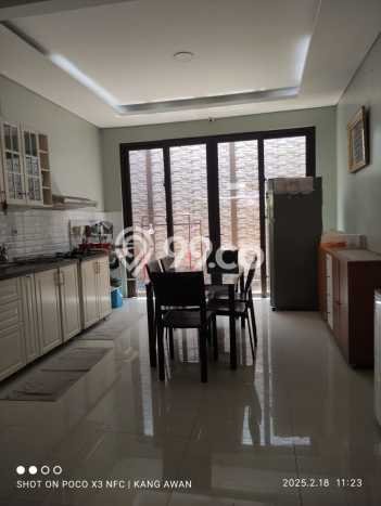 Rumah kawasan Sukasari, Bandung, Luas 144m² Bangunan 220m² Rumah kawasan Sukasari, Bandung, Luas 144m² Bangunan 220m²