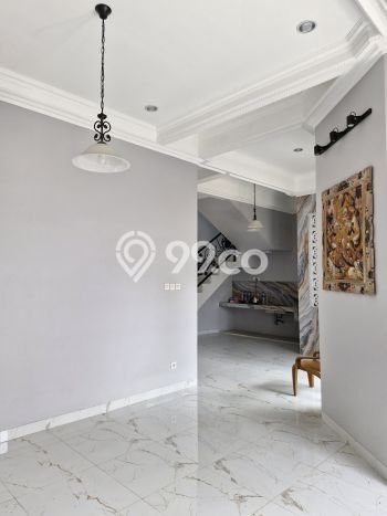 Rumah Strategis Minimalis Lb 180m2 di Cinere, Depok Rumah Strategis Minimalis Lb 180m2 di Cinere, Depok