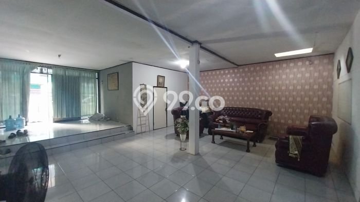 Unit Gudang Dijual di Jakarta Selatan LT 270m2 & LB 250m2 Unit Gudang Dijual di Jakarta Selatan LT 270m2 & LB 250m2