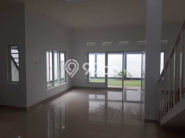 Rumah Elit Modern Siap Huni di Petukangan Jakarta Selatan Rumah Elit Modern Siap Huni di Petukangan Jakarta Selatan