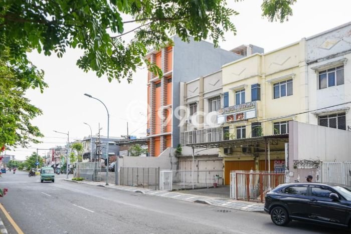 PELUANG EMAS! Ruko di Bubutan, Luas 215m2m², Pusat Bisnis PELUANG EMAS! Ruko di Bubutan, Luas 215m2m², Pusat Bisnis